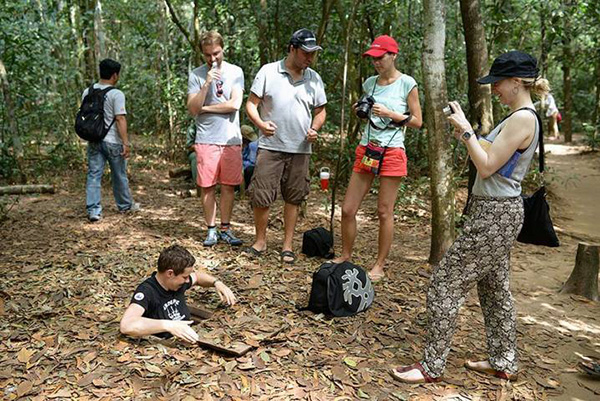 cu chi tunnel tour