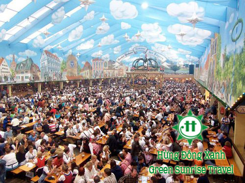 Mùa thu cũng là thời điểm diễn ra Lễ hội bia Oktoberfest du lịch lễ tết